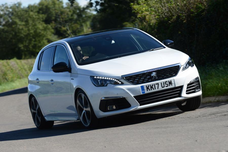  Peugeot 308 GT Line 2017 года  (UK) (фото 10 из 13)